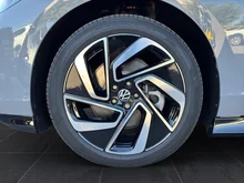 VW ID.7 Tourer GTX 4MOTION 250kW Business in Mondsteingrau Dach Schwarz