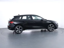Audi A3 Sportback 30 TDI intense in mythosschwarz metallic