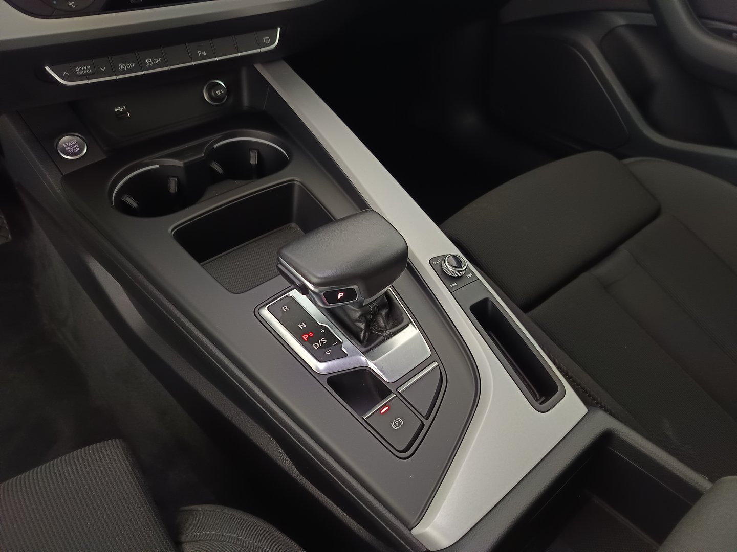 Audi A4 Avant 40 TDI advanced | Bild 28 von 34