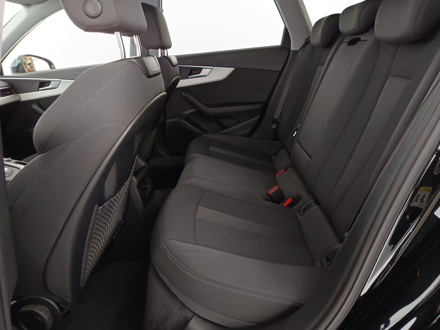 Audi A4 Avant 40 TDI advanced | Bild 29 von 34