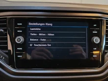 VW T-Roc Design TSI ACT DSG in  Black Oak Brown Met.
