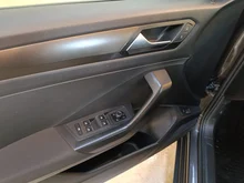 VW T-Roc Design TSI ACT DSG in  Black Oak Brown Met.
