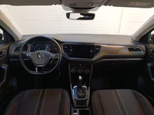 VW T-Roc Design TSI ACT DSG in  Black Oak Brown Met.