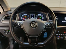 VW T-Roc Design TSI ACT DSG in  Black Oak Brown Met.