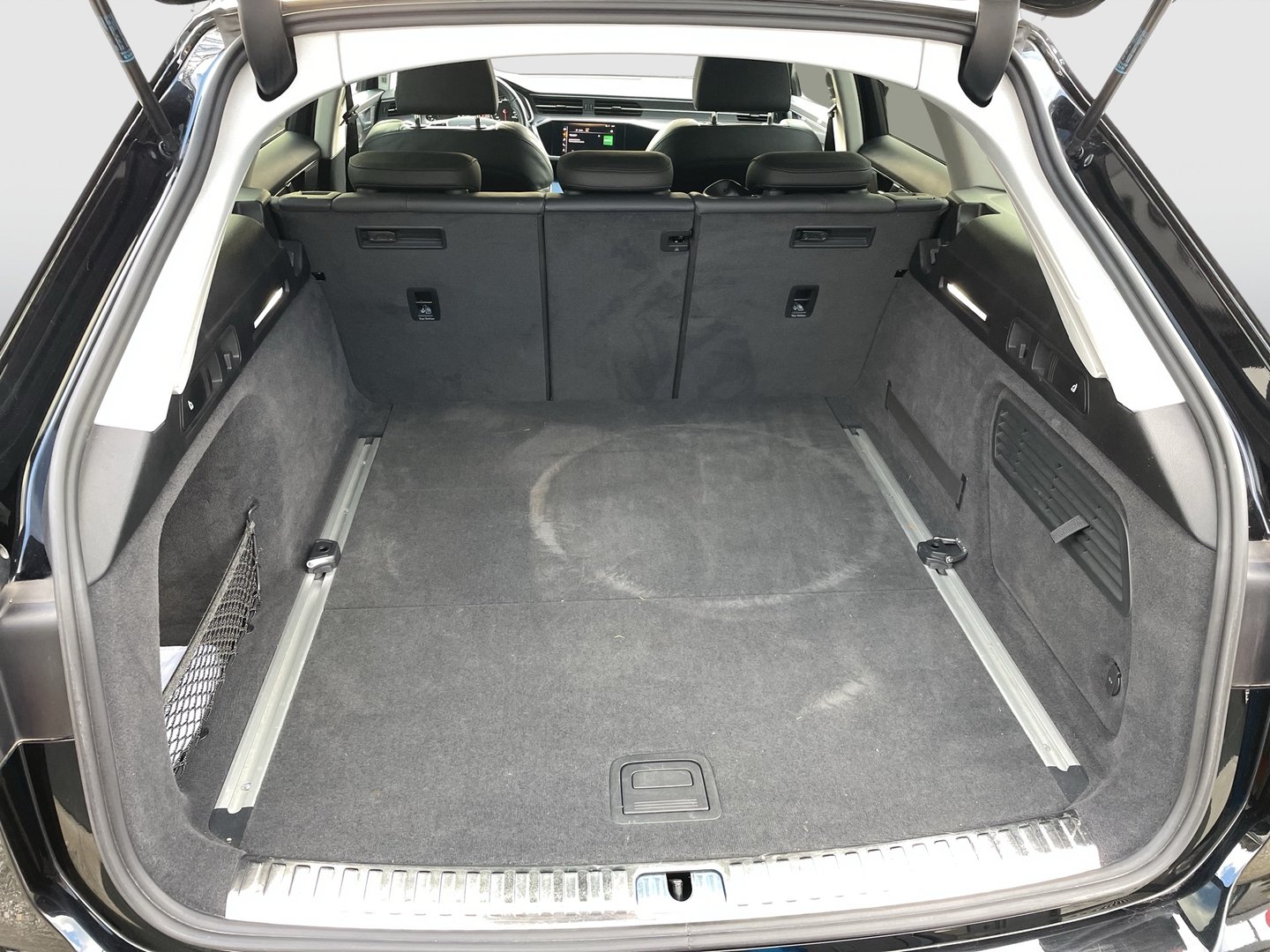 Audi A6 Avant 40 TDI Sport | Bild 25 von 28