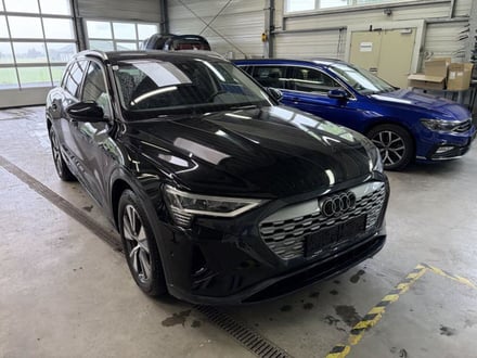Audi Q8 55 e-tron quattro business