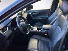 Toyota RAV4 2,5 Hybrid Style AWD in Kobaltblau / Schwarz Metallic