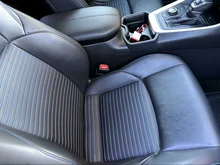 Toyota RAV4 2,5 Hybrid Style AWD in Kobaltblau / Schwarz Metallic