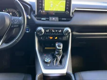 Toyota RAV4 2,5 Hybrid Style AWD in Kobaltblau / Schwarz Metallic