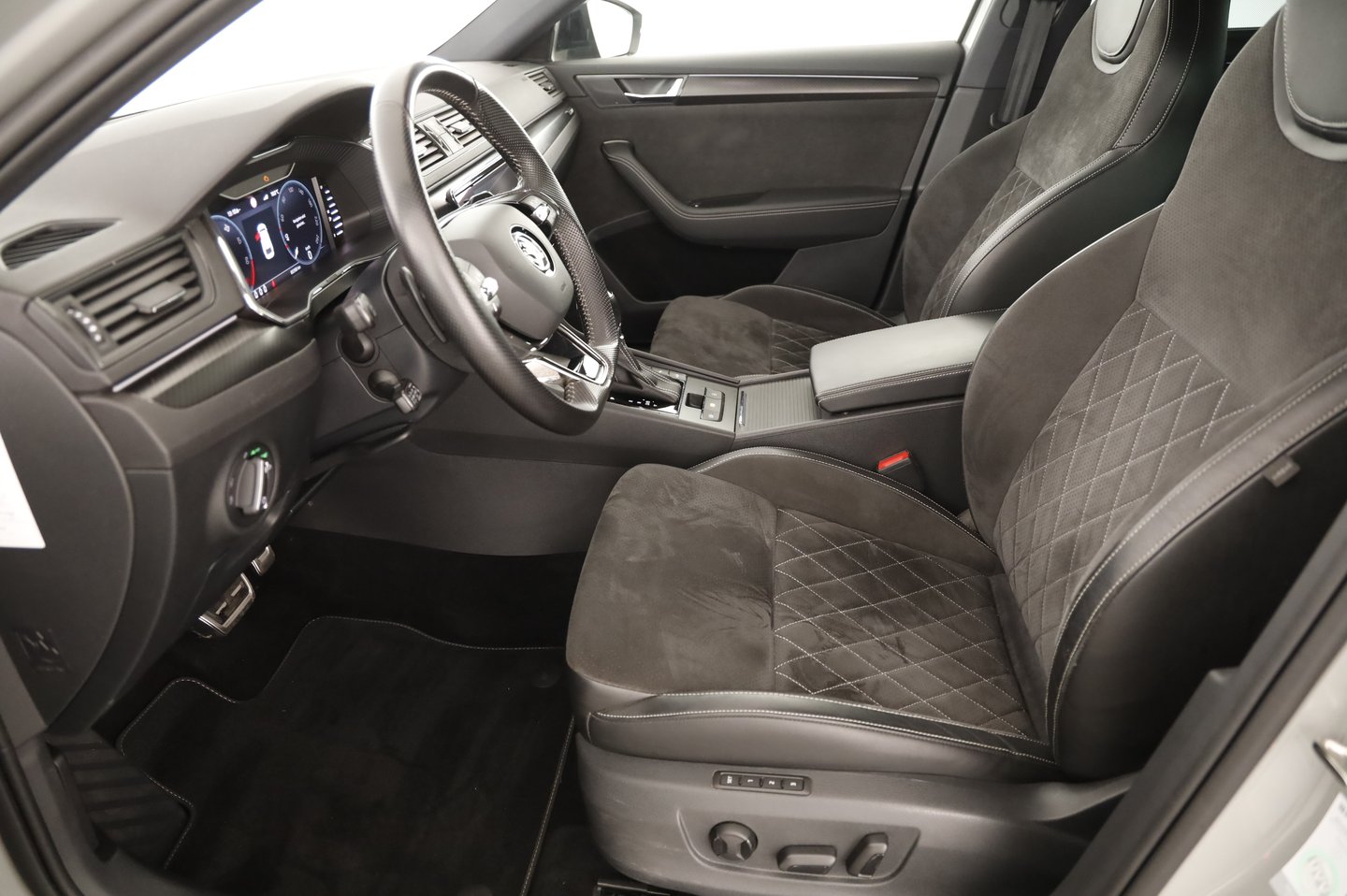 Škoda SUPERB Combi iV SPORTLINE DSG | Bild 5 von 23