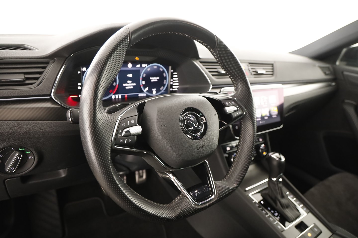 Škoda SUPERB Combi iV SPORTLINE DSG | Bild 7 von 23