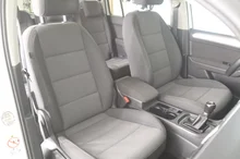 VW Touran Comfortline TDI SCR 5-Sitzer in weiss - normal