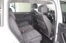 VW Touran Comfortline TDI SCR 5-Sitzer in weiss - normal