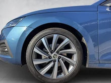 Škoda Octavia Combi Premium TDI DSG in Titan-Blau Metallic