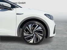 VW ID.5 Pro Performance 150 kW in Gletscherweiß Metallic Dach Schwarz
