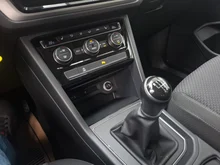 VW Touran Comfortline TDI SCR in Deep Black Perleffekt