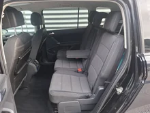 VW Touran Comfortline TDI SCR in Deep Black Perleffekt