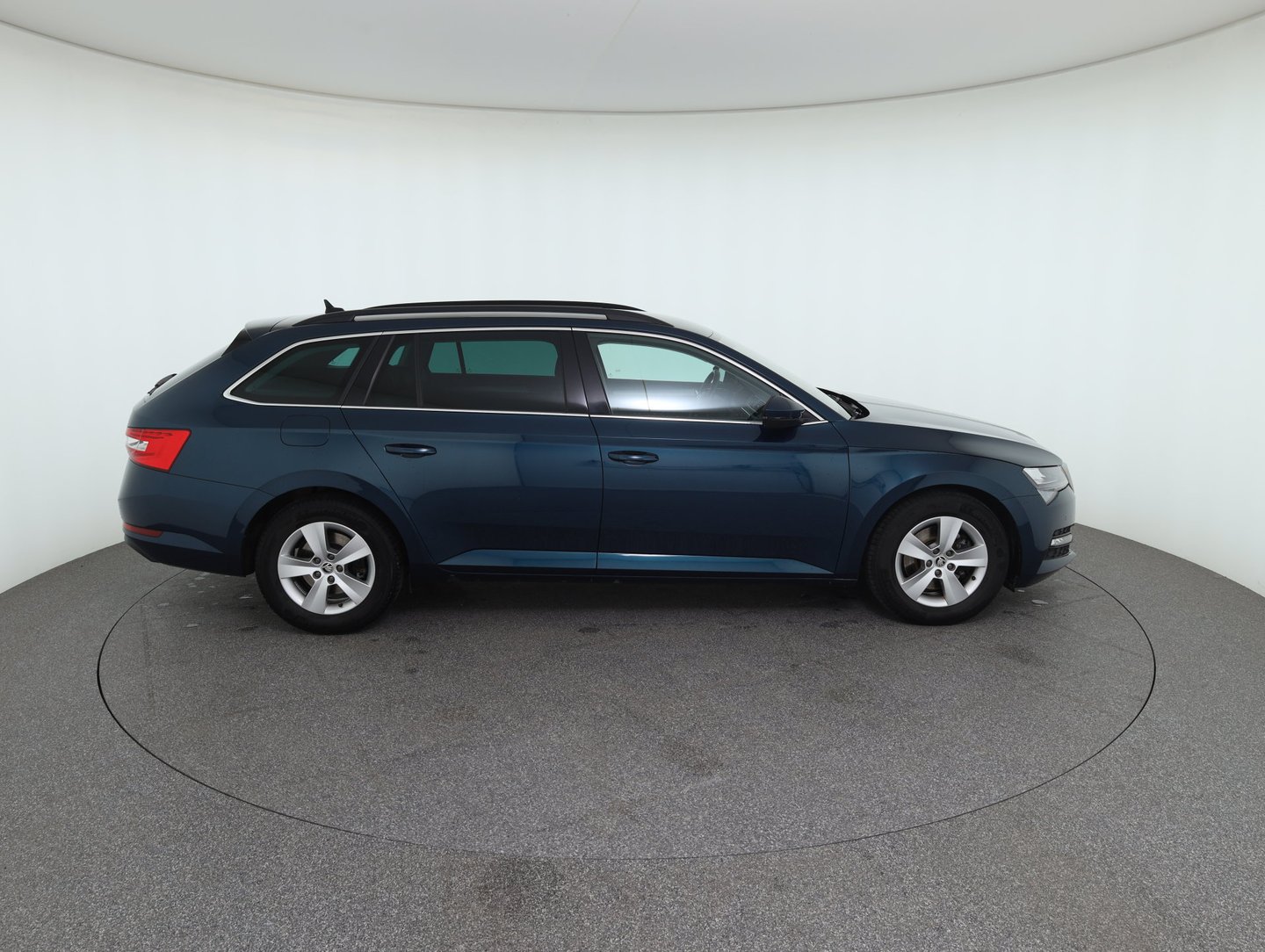 Škoda SUPERB Combi Ambition TDI DSG | Bild 5 von 33
