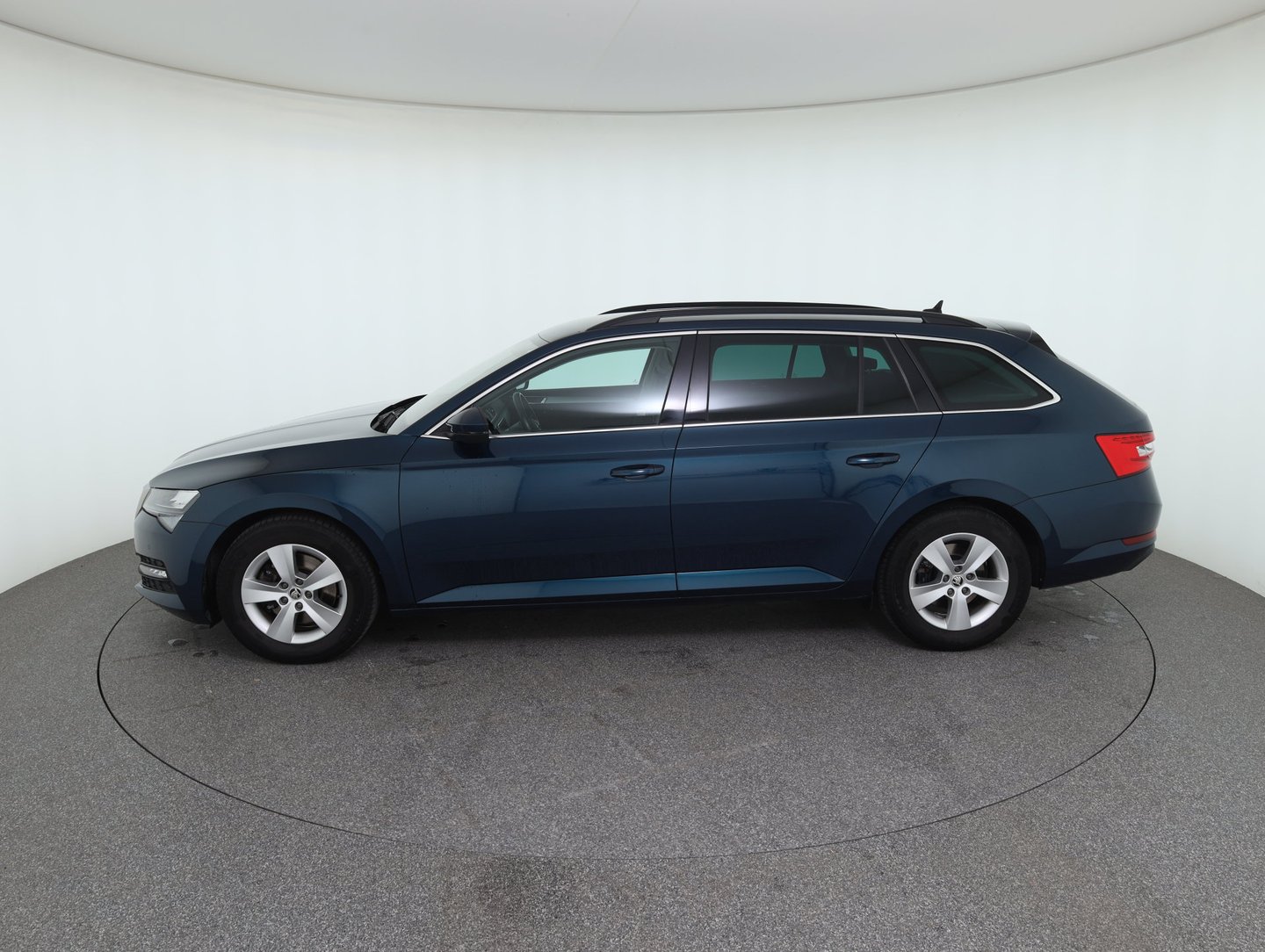 Škoda SUPERB Combi Ambition TDI DSG | Bild 9 von 33