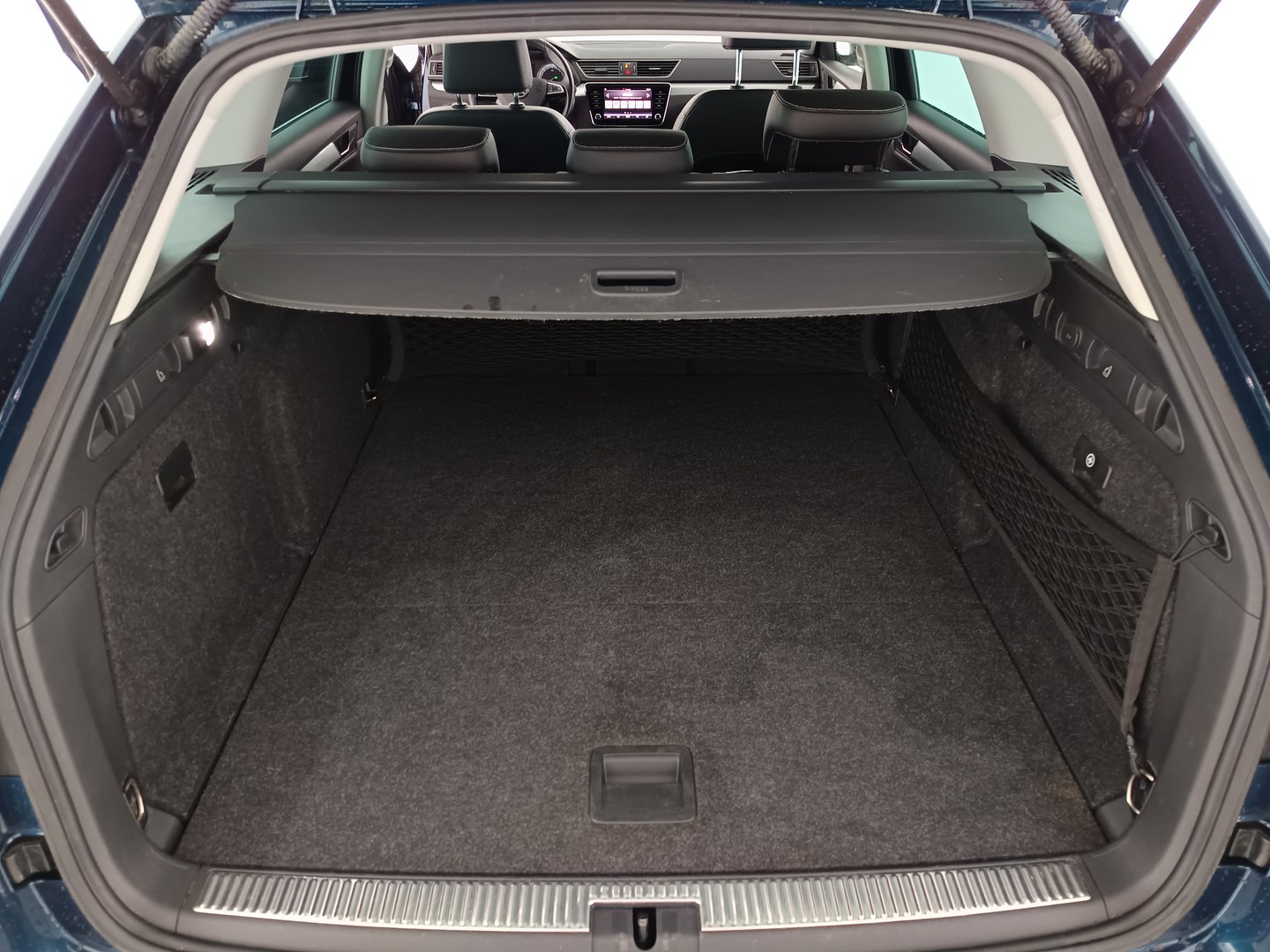 Škoda SUPERB Combi Ambition TDI DSG | Bild 31 von 33