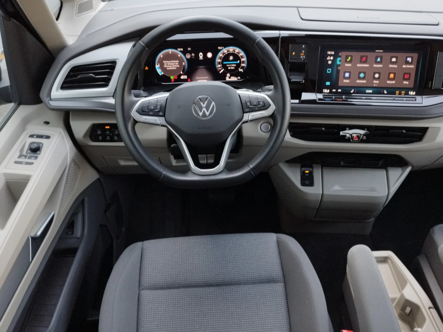 Bild eines VW Multivan Business ÜH TDI