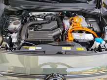 VW Tayron Sport eHybrid DSG 150kW in Cipressino-Grün Metallic