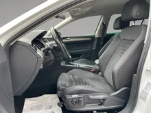VW Passat Variant Elegance TDI DSG in PURE WHITE