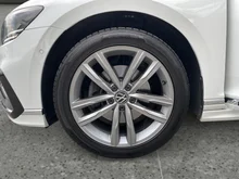 VW Passat Variant Elegance TDI DSG in PURE WHITE