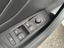 VW Passat Variant Elegance TDI DSG in PURE WHITE