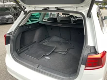 VW Passat Variant Elegance TDI DSG in PURE WHITE