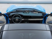 Porsche 911 Targa 4 GTS in sharkblue
