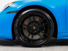 Porsche 911 Targa 4 GTS in sharkblue