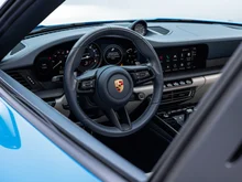 Porsche 911 Targa 4 GTS in sharkblue