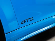 Porsche 911 Targa 4 GTS in sharkblue
