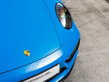 Porsche 911 Targa 4 GTS in sharkblue