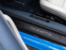 Porsche 911 Targa 4 GTS in sharkblue