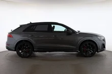 Audi Q8 e-hybrid quattro 360 kW in Daytonagrau Perleffekt