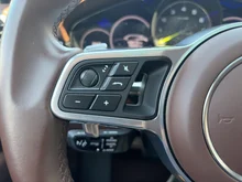 Porsche Cayenne E-Hybrid Coup� in tiefschwarzmetallic