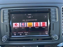 VW Sharan Business+ TDI SCR DSG 5-Sitzer in Deep Black Perleffekt