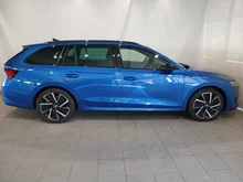 Škoda Octavia Combi Sportline TSI mHEV DSG in Race-Blau Metallic