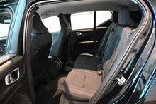 Volvo XC40 T2 Momentum Pro Geartronic in schwarz met.