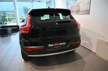 Volvo XC40 T2 Momentum Pro Geartronic in schwarz met.