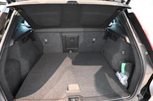 Volvo XC40 T2 Momentum Pro Geartronic in schwarz met.
