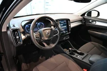 Volvo XC40 T2 Momentum Pro Geartronic in schwarz met.