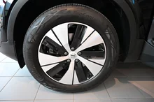 Volvo XC40 T2 Momentum Pro Geartronic in schwarz met.