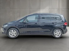 VW Touran Life TDI DSG in Deep Black Perleffekt