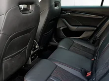 Škoda Octavia Combi RS iV 245 DSG in Moon-Weiß Metallic