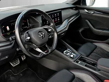 Škoda Octavia Combi RS iV 245 DSG in Moon-Weiß Metallic