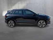 Škoda Karoq Sportline TSI DSG ACT in Black-Magic Perleffekt