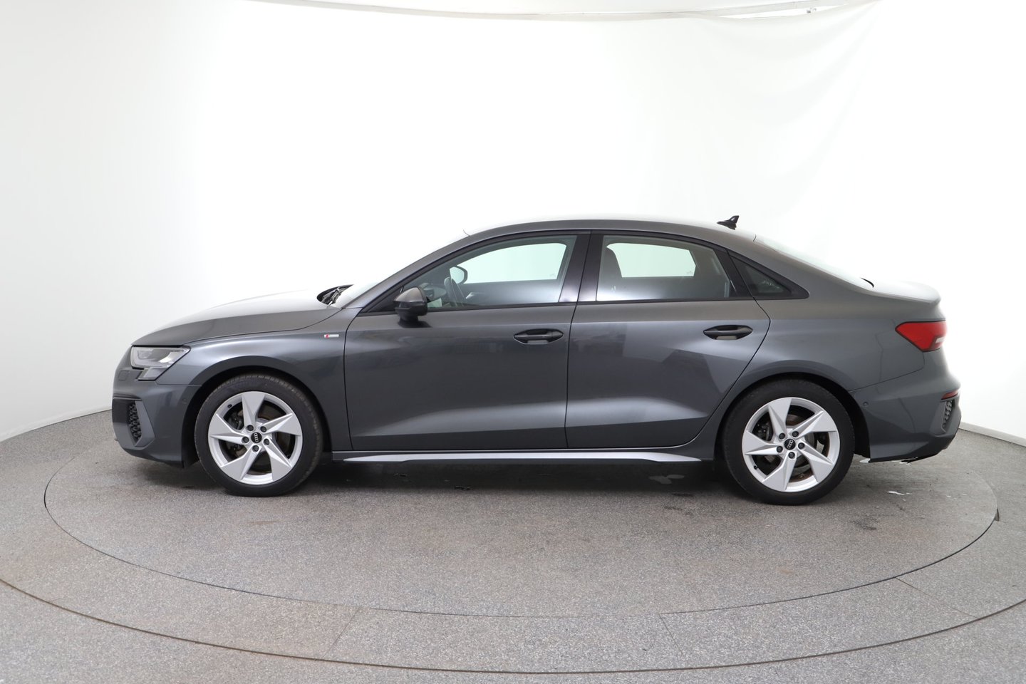 Audi A3 Limousine 35 TFSI S line exterieur | Bild 2 von 30